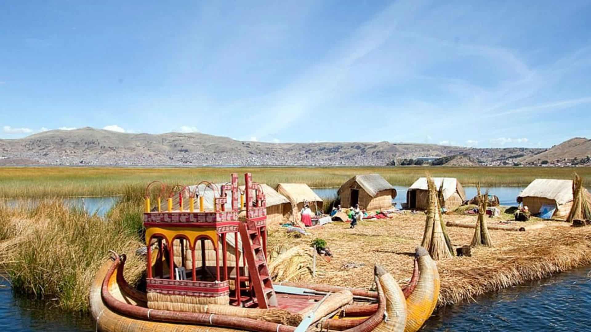 Las Islas Flotantes del Lago Titicaca: Un Tesoro Cultural y Natural en Copacabana, Bolivia